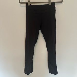 Low rise lululemon leggings (size 4). Length 21 inches